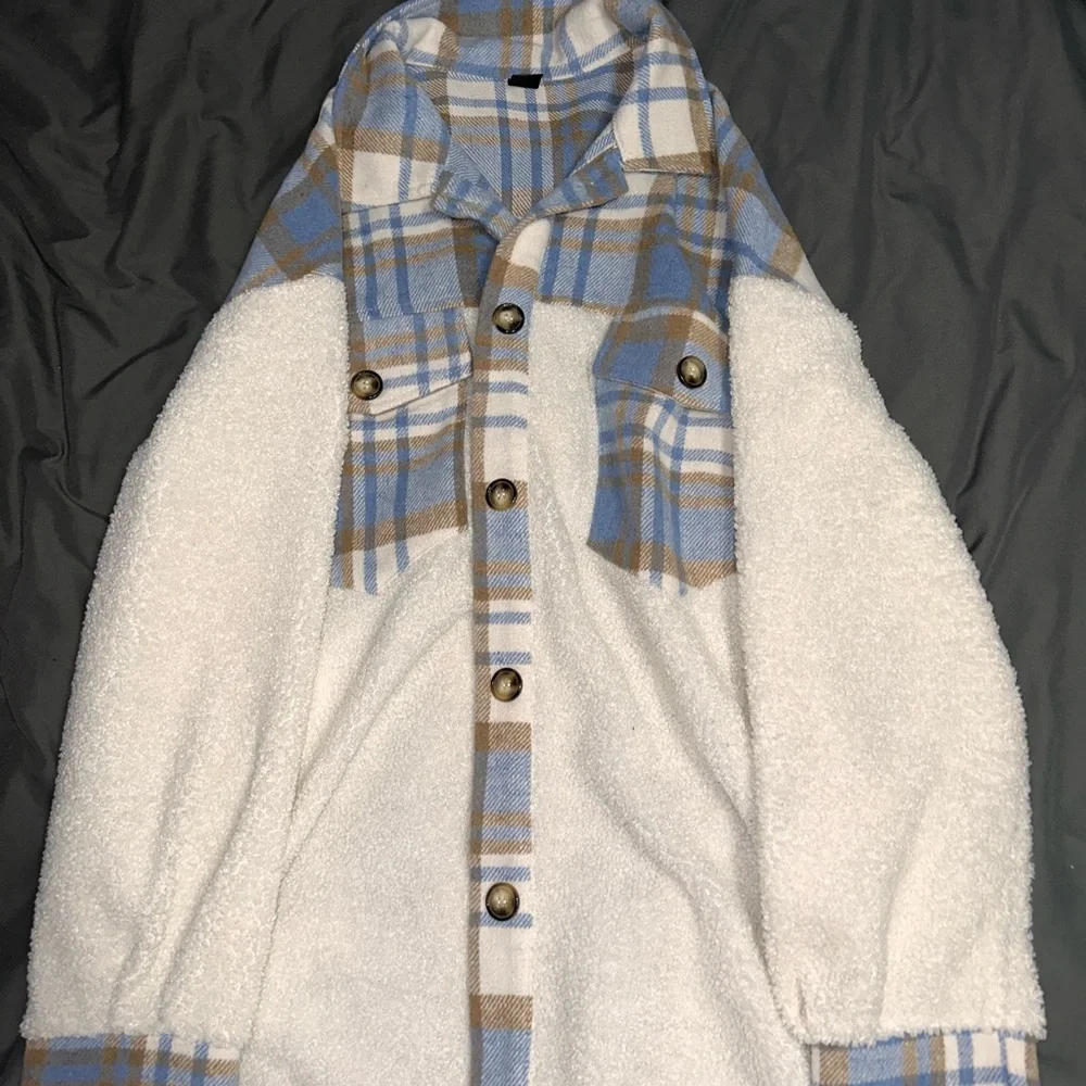 shacket - Picture 2 of 2